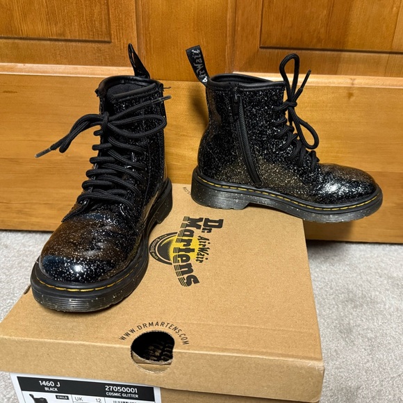 DR. MARTENS Girls 1460 Glitter Star Lace Up Boots Fashion (Little Big Kid) 13 - Picture 8 of 13